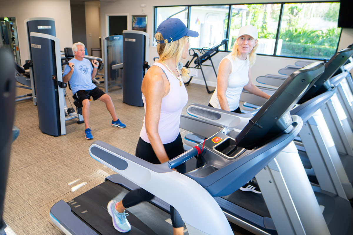 Royal Wood Golf and Country Club lifestyle amenities